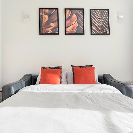 Modern Aptmt, 2 Stops To Central London, Smart Lock, Netflix Ealing Extérieur photo