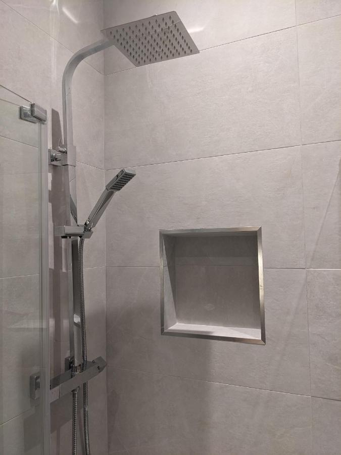 Modern Aptmt, 2 Stops To Central London, Smart Lock, Netflix Ealing Extérieur photo