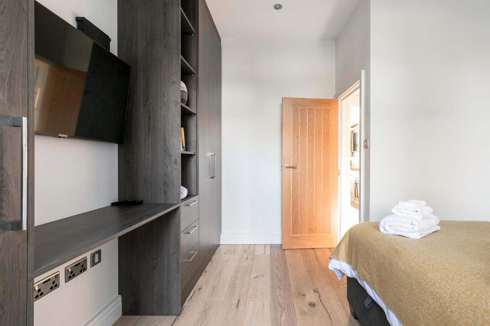 Modern Aptmt, 2 Stops To Central London, Smart Lock, Netflix Ealing Extérieur photo