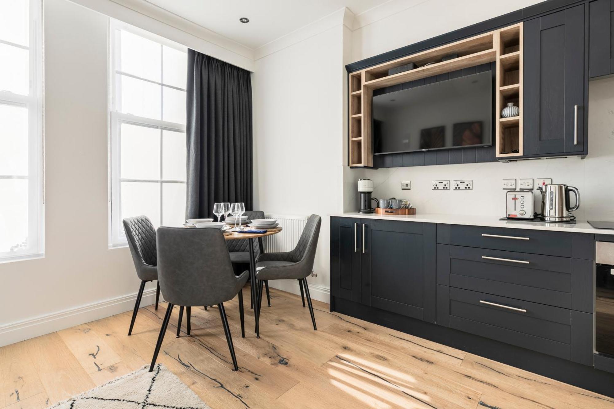 Modern Aptmt, 2 Stops To Central London, Smart Lock, Netflix Ealing Extérieur photo